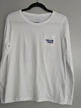 Vineyard Vines White Long-Sleeve Pocket Tee with Navy Logo
